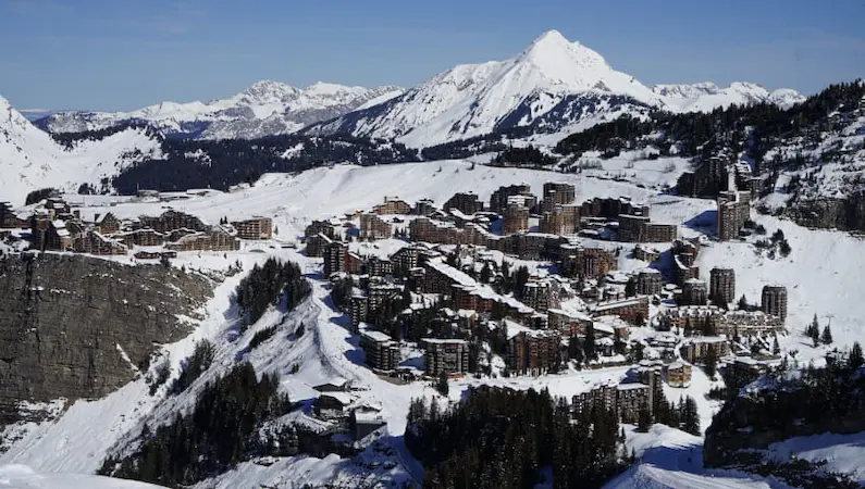 Vue panoramique de la station de ski d'Avoriaz en hiver